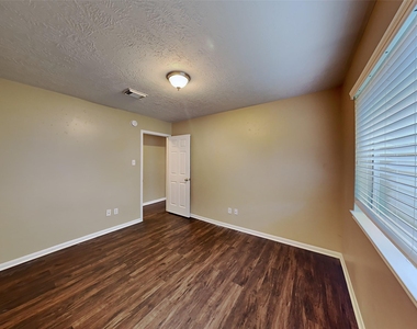 29010 Ashbrook Lane - Photo Thumbnail 14