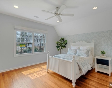 7 Deerhill - Photo Thumbnail 20