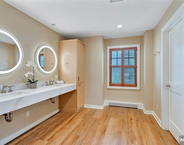 7 Deerhill - Photo Thumbnail 19