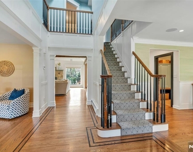 7 Deerhill - Photo Thumbnail 1