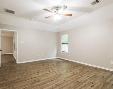 2815 Lexington Park Drive - Photo Thumbnail 8