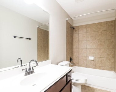 2815 Lexington Park Drive - Photo Thumbnail 12