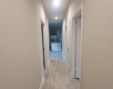 11915 Nelwood Street - Photo Thumbnail 5