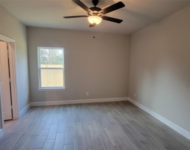 11915 Nelwood Street - Photo Thumbnail 6