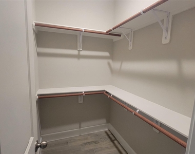 11915 Nelwood Street - Photo Thumbnail 7