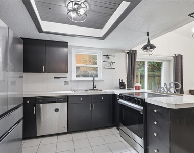 17211 Camberwell Green Lane - Photo Thumbnail 4