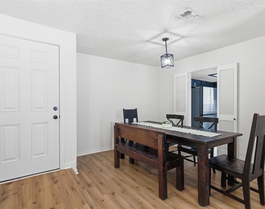 17211 Camberwell Green Lane - Photo Thumbnail 6
