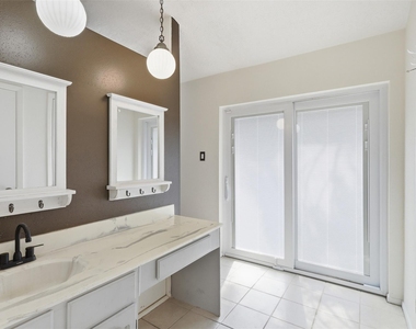 17211 Camberwell Green Lane - Photo Thumbnail 14