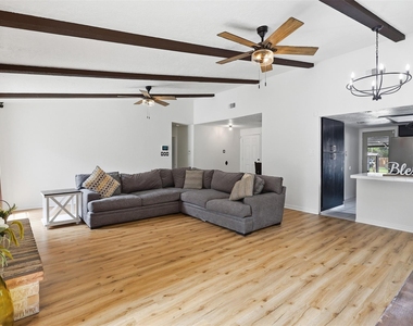 17211 Camberwell Green Lane - Photo Thumbnail 8