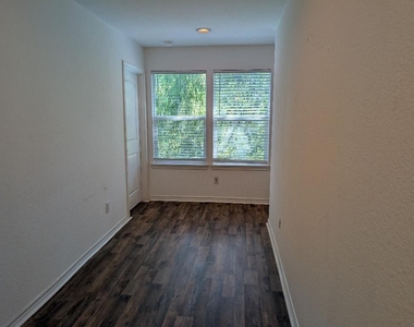 16729 Meadowcroft - Photo Thumbnail 6