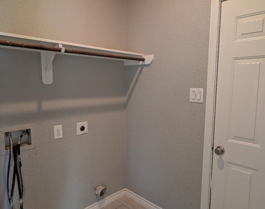 16729 Meadowcroft - Photo Thumbnail 9