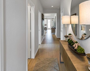 9710 Rialto Heights Drive - Photo Thumbnail 3
