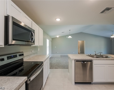 3304 49th Street W - Photo Thumbnail 6