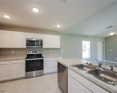 3304 49th Street W - Photo Thumbnail 7