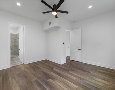 955 Elkhart Street - Photo Thumbnail 10