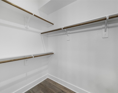 955 Elkhart Street - Photo Thumbnail 12