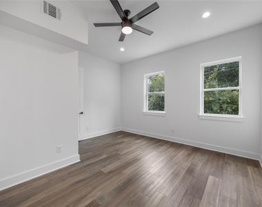 955 Elkhart Street - Photo Thumbnail 6