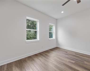 955 Elkhart Street - Photo Thumbnail 8