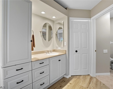 13641 Worthington Way - Photo Thumbnail 9