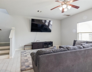 5218 Misty Lane - Photo Thumbnail 3