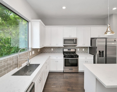 308 Palmer Street - Photo Thumbnail 9