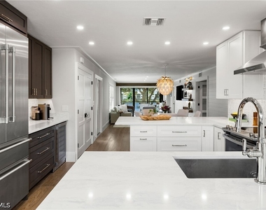3135 Riviera Drive - Photo Thumbnail 7