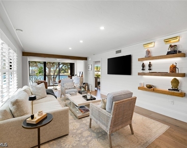 3135 Riviera Drive - Photo Thumbnail 15