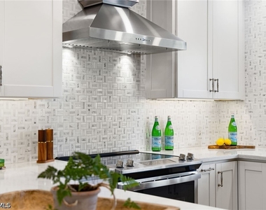 3135 Riviera Drive - Photo Thumbnail 23