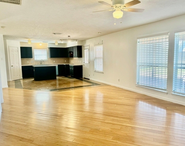 7110 Favian Court - Photo Thumbnail 9