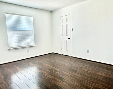 7110 Favian Court - Photo Thumbnail 23