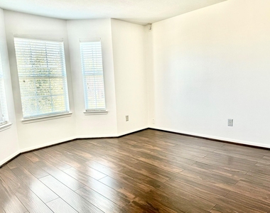 7110 Favian Court - Photo Thumbnail 21