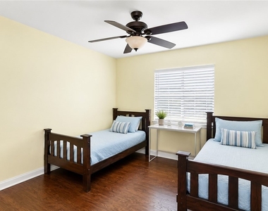 1089 Nottingham Drive - Photo Thumbnail 14