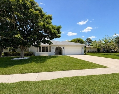 1089 Nottingham Drive - Photo Thumbnail 1