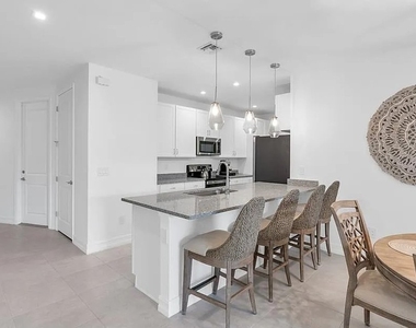 7624 Morgan Way - Photo Thumbnail 12