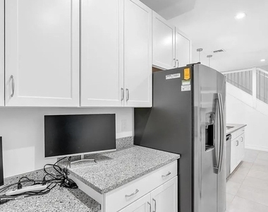 7624 Morgan Way - Photo Thumbnail 11