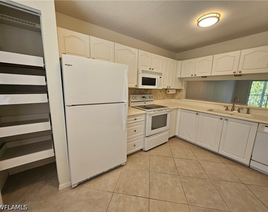 3001 Sandpiper Bay Circle - Photo Thumbnail 5