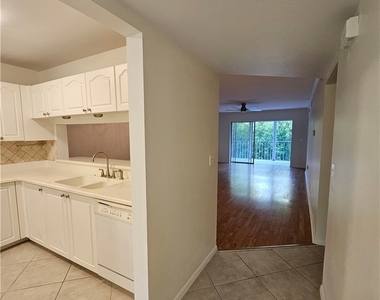 3001 Sandpiper Bay Circle - Photo Thumbnail 22