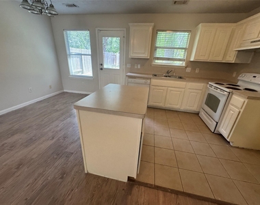 4818 Comal River Loop - Photo Thumbnail 14