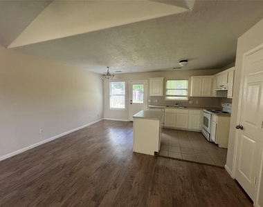 4818 Comal River Loop - Photo Thumbnail 11