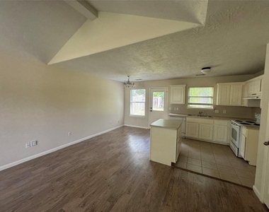 4818 Comal River Loop - Photo Thumbnail 9