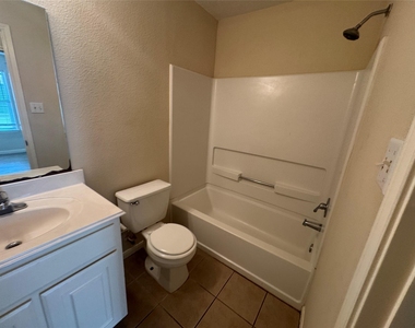 4818 Comal River Loop - Photo Thumbnail 34