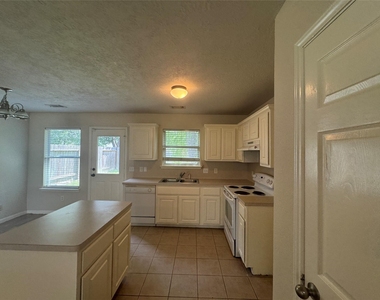 4818 Comal River Loop - Photo Thumbnail 13