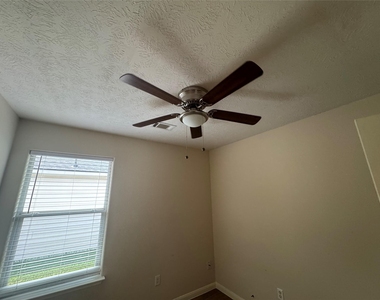 4818 Comal River Loop - Photo Thumbnail 20