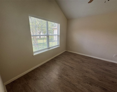 4818 Comal River Loop - Photo Thumbnail 8
