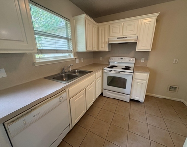 4818 Comal River Loop - Photo Thumbnail 15
