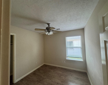 4818 Comal River Loop - Photo Thumbnail 21