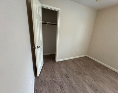 4818 Comal River Loop - Photo Thumbnail 24