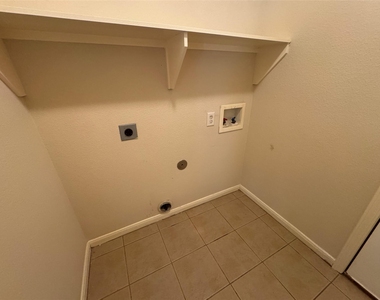 4818 Comal River Loop - Photo Thumbnail 35