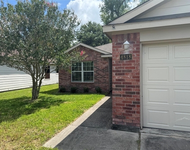 4818 Comal River Loop - Photo Thumbnail 2