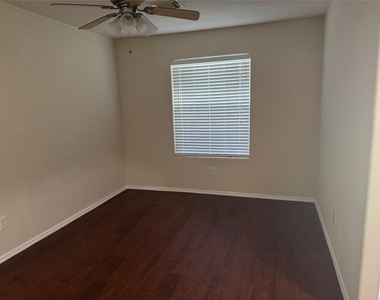 16942 Reston Glen Lane - Photo Thumbnail 39